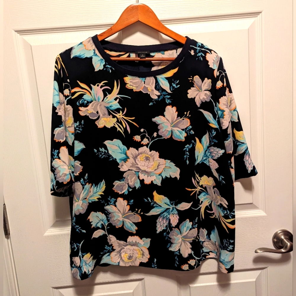 Like new Anne Taylor Blouse